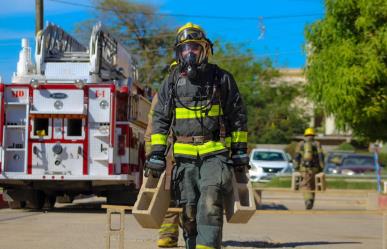 Asiste al primer congreso internacional de bomberos en Los Cabos