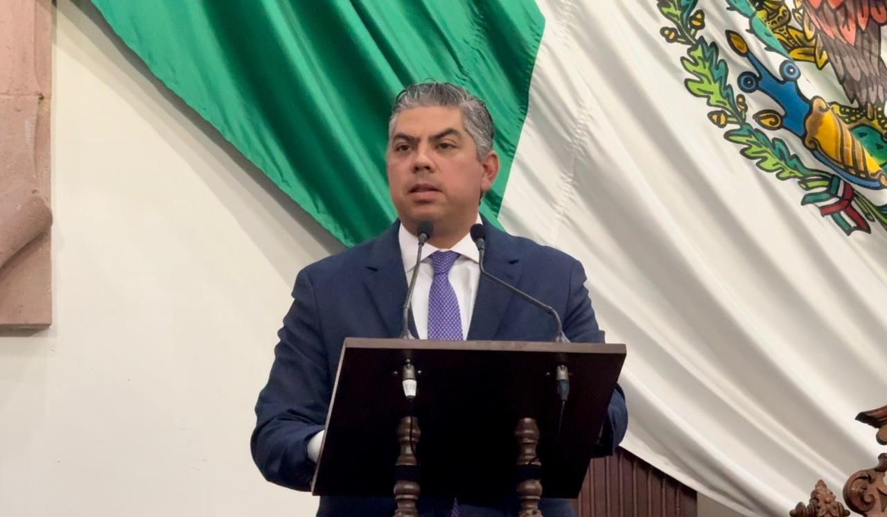 El diputado Alfredo Paredes presentó el punto de acuerdo en el Congreso. (Fotografía: Leslie Delgado)