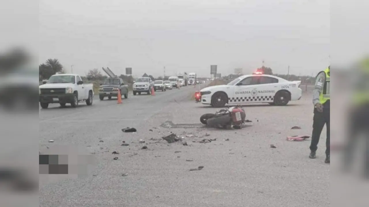Muere al chocar con su motocicleta deportiva contra un tráiler