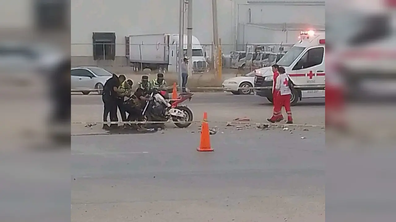 Muere al chocar con su motocicleta deportiva contra un tráiler