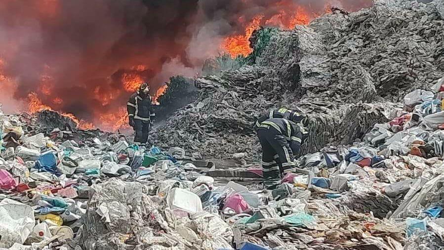 Se incendia recicladora de plásticos en Valle de Chalco. Imagen: PC