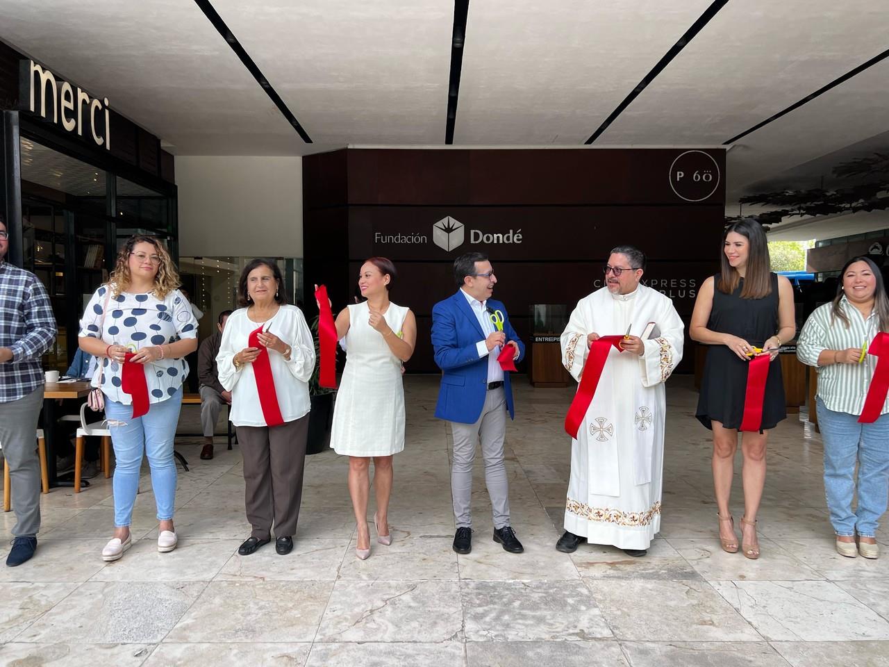 Inauguración de las oficinas de POSTA Yucatán, corte de listón por David Dorantes CEO De Grupo POSTA y Mónica García Directora General de Grupo POSTA. Foto: Irving Gil