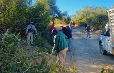 Limpian y rehabilitan caminos en la zona rural de Los Cabos