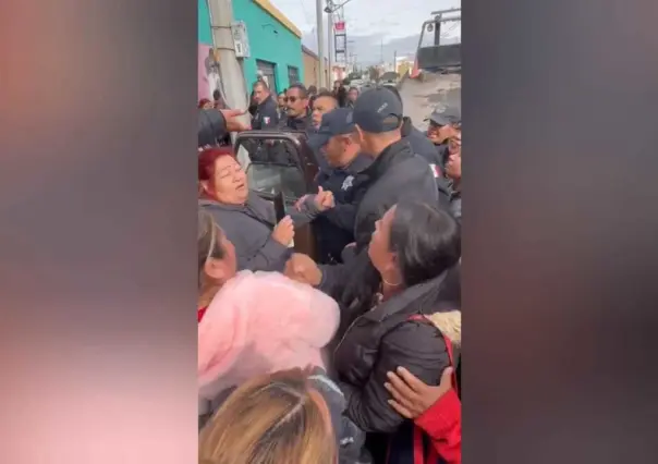 Enfrentamiento entre municipales y ciudadanía en manifestación