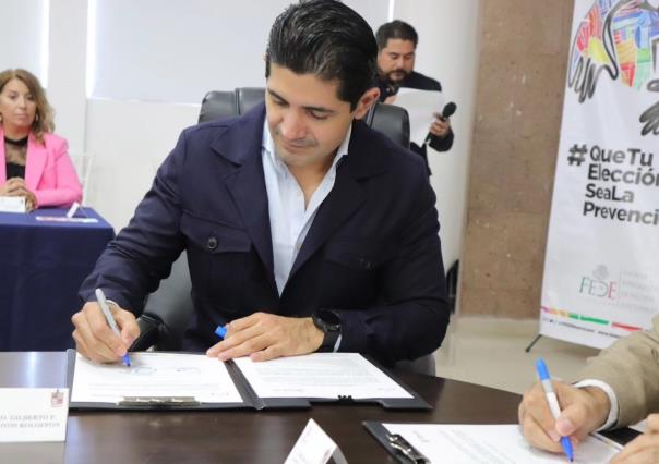 Renuncia Gilberto de Hoyos a la Fiscalía de Delitos Electorales