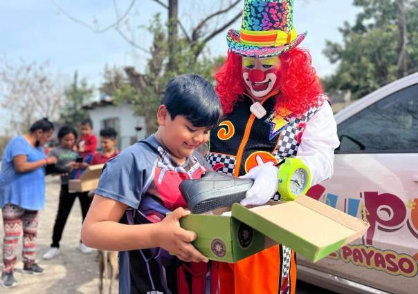 Cupy el payaso regala sonrisas en colonias de Juárez Nuevo León