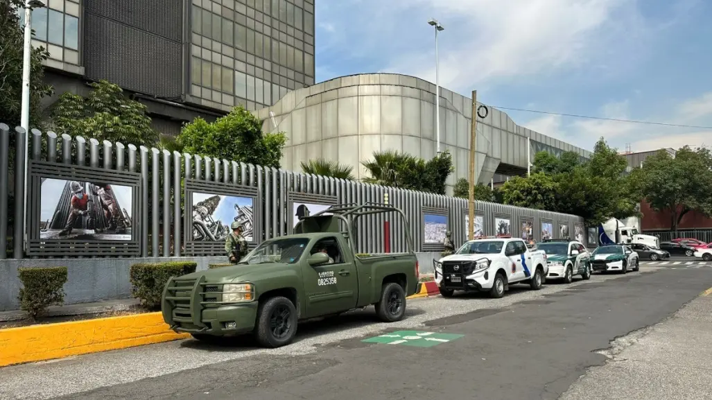 ¡Hallan granada en la Torre de Pemex!: elementos de Sedena la retiran