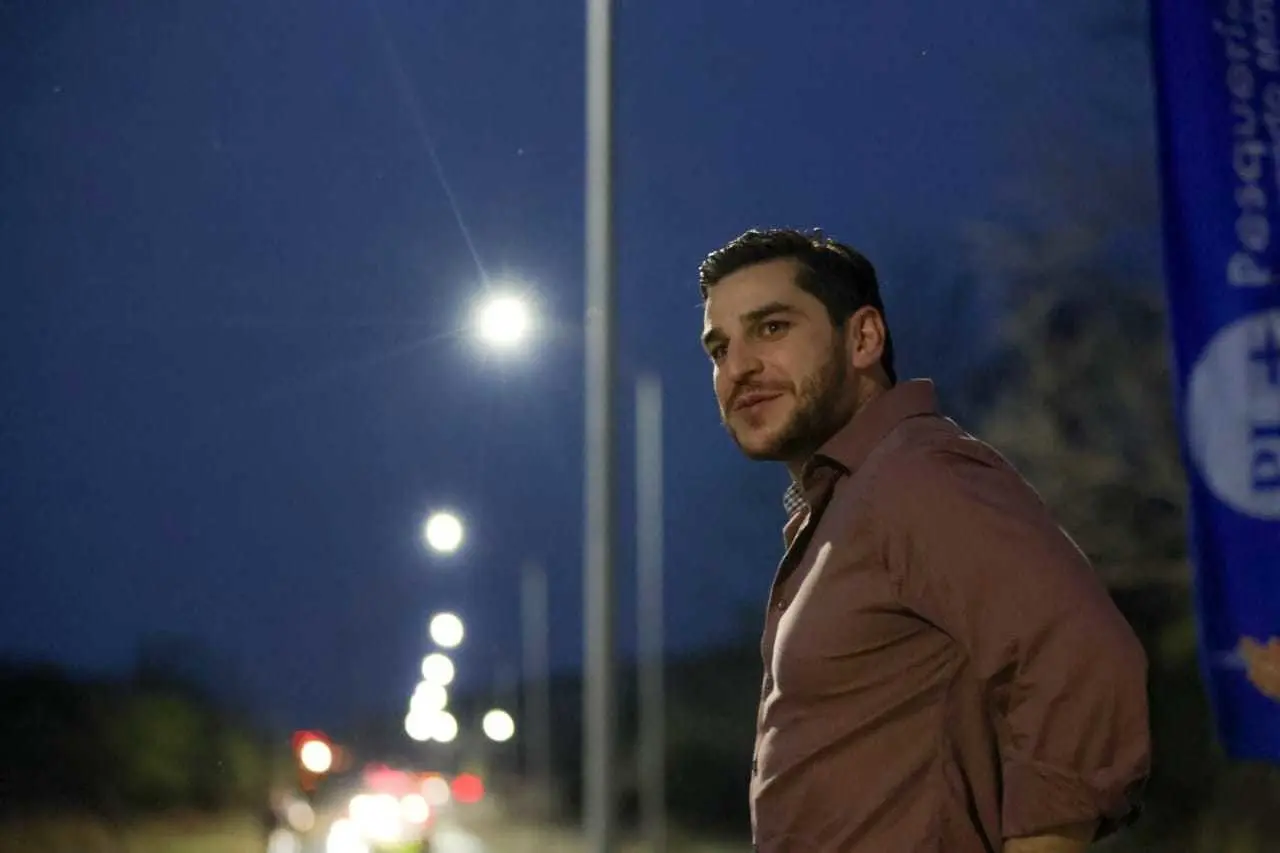 El alcalde de Pesquería, Patricio Lozano Ramos, lideró la inauguración de la renovación de luminarias en calles del centro del municipio. Foto: Especial.