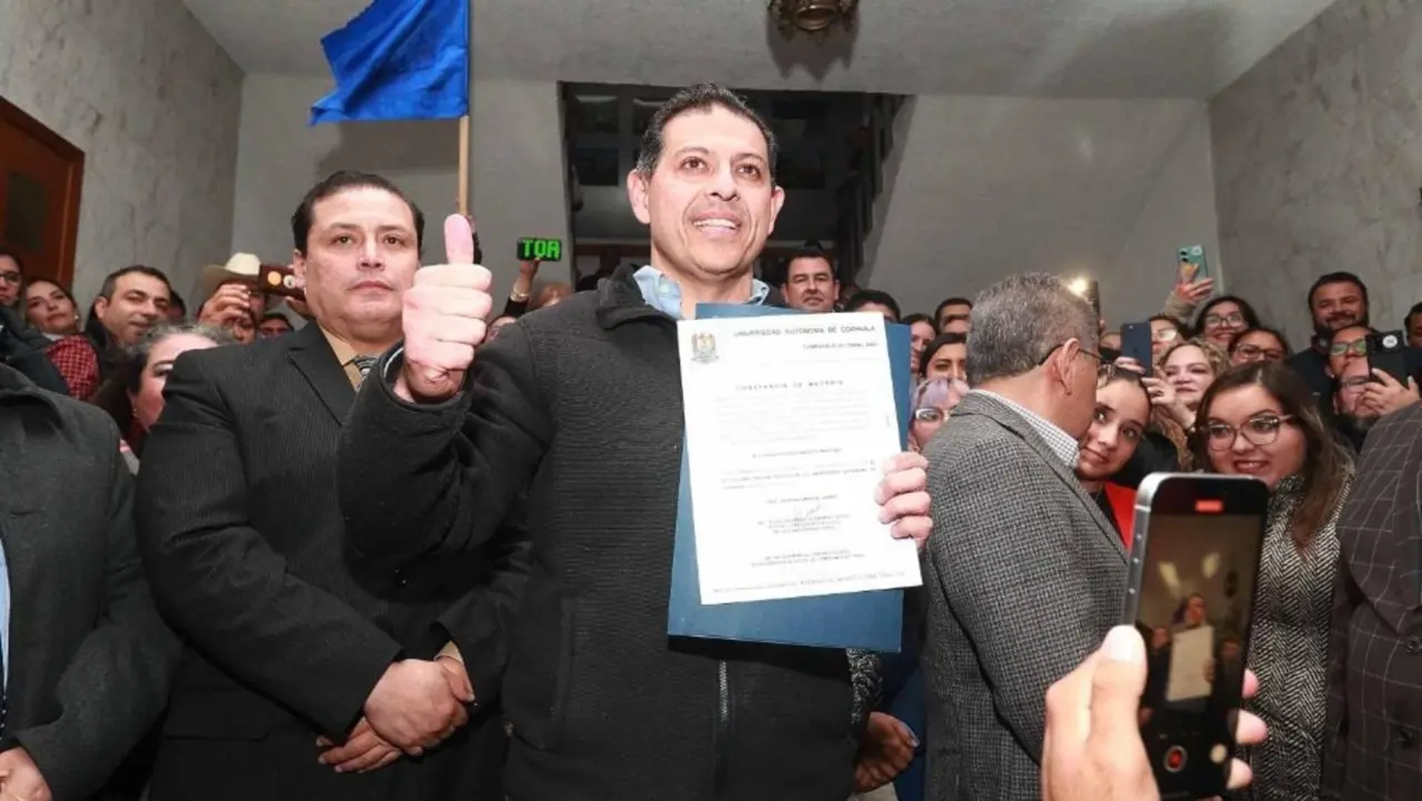 Octavio Pimentel Martínez, recibió la constancia de mayoría como rector electo para el periodo 2024-2027 / Foto: UAdeC