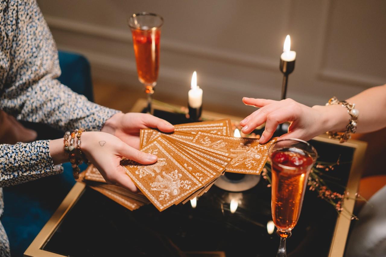 Lectura de tarot. Fotografía de Pexels.