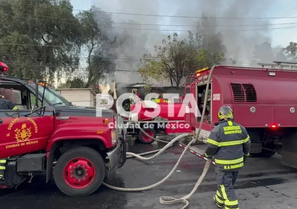 Arde bodega de residuos industriales y PET en GAM, no hay lesionados