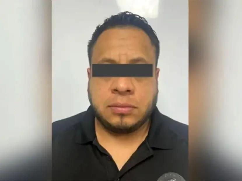 El agente detenido responde al nombre de Darío, de 45 años de edad. Foto: Especial.