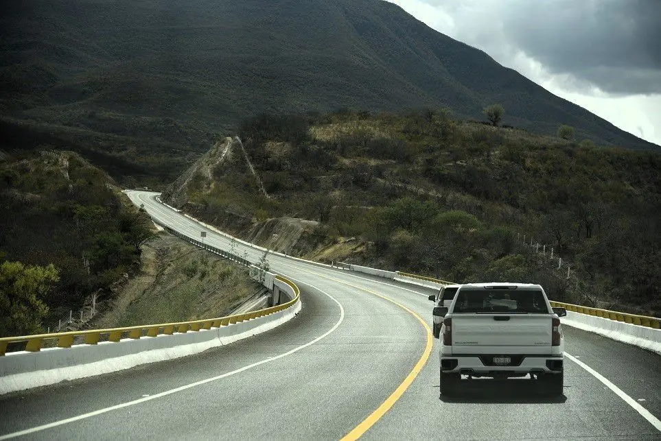 Autopista Oaxaca - Puerto Escondido reducirá tiempo de viaje a menos de 3 horas