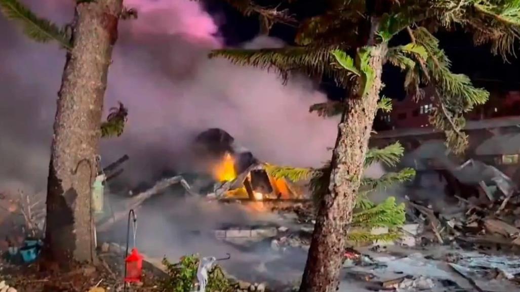 Avioneta se accidenta contra casas en Florida; hay tres muertos
