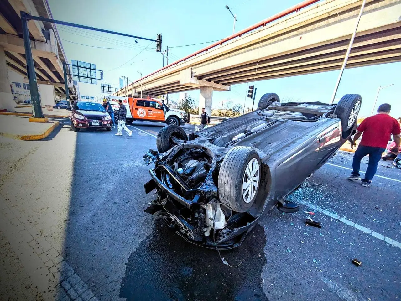 Camioneta impacta automóvil en colonia PIO X  (VIDEO)