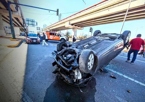 Camioneta impacta automóvil en colonia PIO X  (VIDEO)