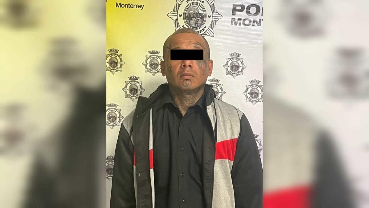 Un hombre fue detenido tras confirmar que cuenta con dos órdenes de aprehensión vigentes. Foto. Cortesía