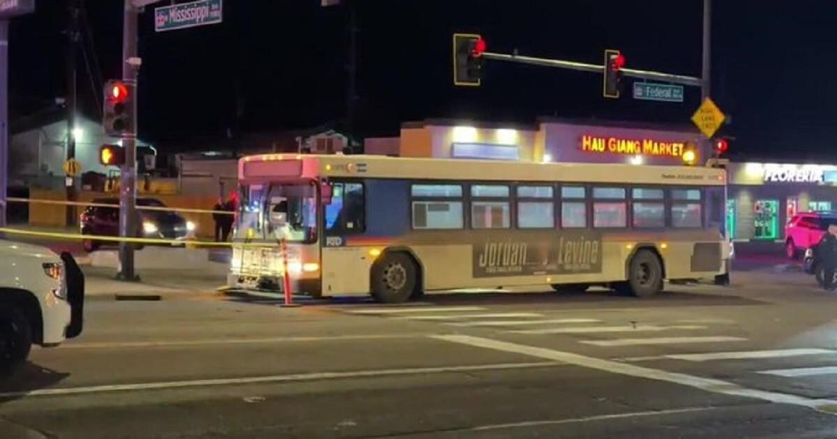 El niño de 13 años fue arrestado por la policía y es investigado por asesinato en primer grado. Foto: Twitter @DenverChannel