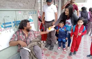 Alumnos del Jardín de Niños dan amor a personas en situación de vulnerables