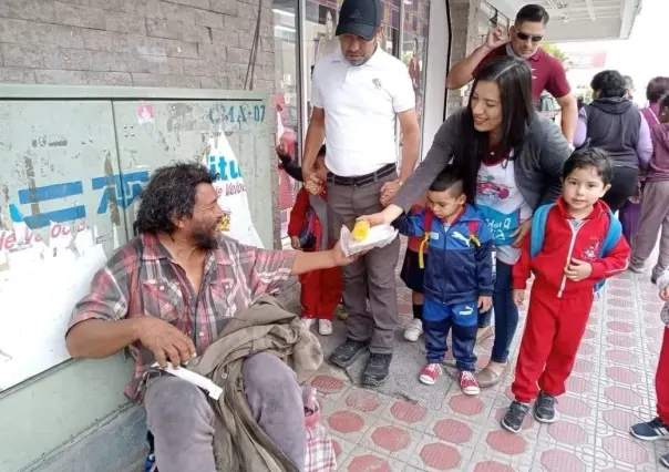 Alumnos del Jardín de Niños dan amor a personas en situación de vulnerables