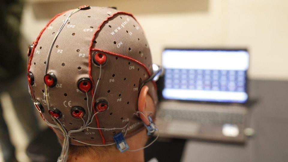 China mejorará implantes de chips cerebrales de Neuralink