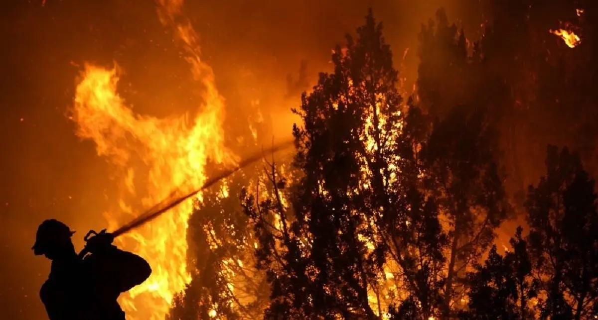 Las autoridades chilenas se mantienen en alerta y están trabajando arduamente para controlar y extinguir los incendios. Foto: Radio Duna