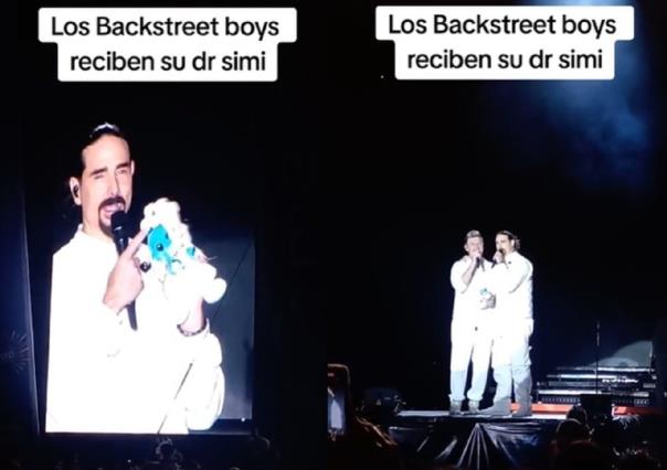 Lanzan muñeco de Dr. Simi a Backstreet Boys en Feria de León ¿Quién se lo quedó?