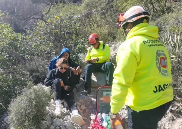 Rescatan a tres personas en el Pico Horcones de La Huasteca