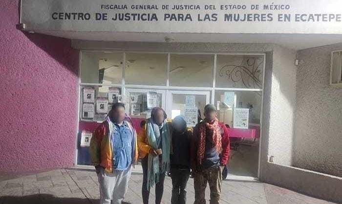 Niño reportado desaparecido caminaba solo en calles de Ecatepec. Foto: Especial