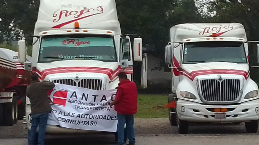 Paro nacional de transportistas: inician bloqueos carreteros al centro de México