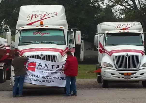 Paro nacional de transportistas: inician bloqueos carreteros al centro de México