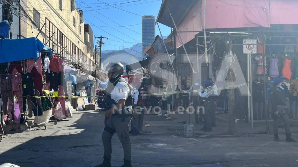 A plena luz, balacera en centro de Monterrey deja un muerto