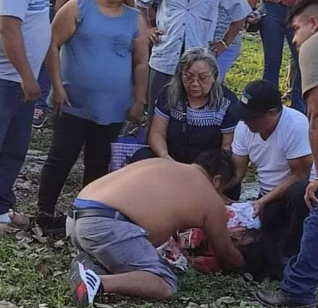 Una mujer resultó herida de gravedad luego que un caballo le pasara encima durante una jornada de feria en Tunkás.- Foto de redes sociales