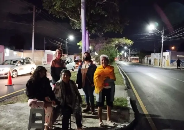 Vecinas de Residencial Norte Chenkú protestan por tres días sin luz