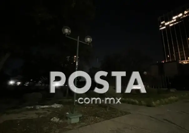 Falta de iluminación hace más inseguras las plazas en Monterrey