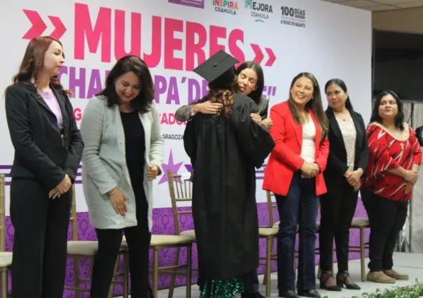 Entregan certificados de preparatoria a mujeres graduadas en Jiménez, Coahuila