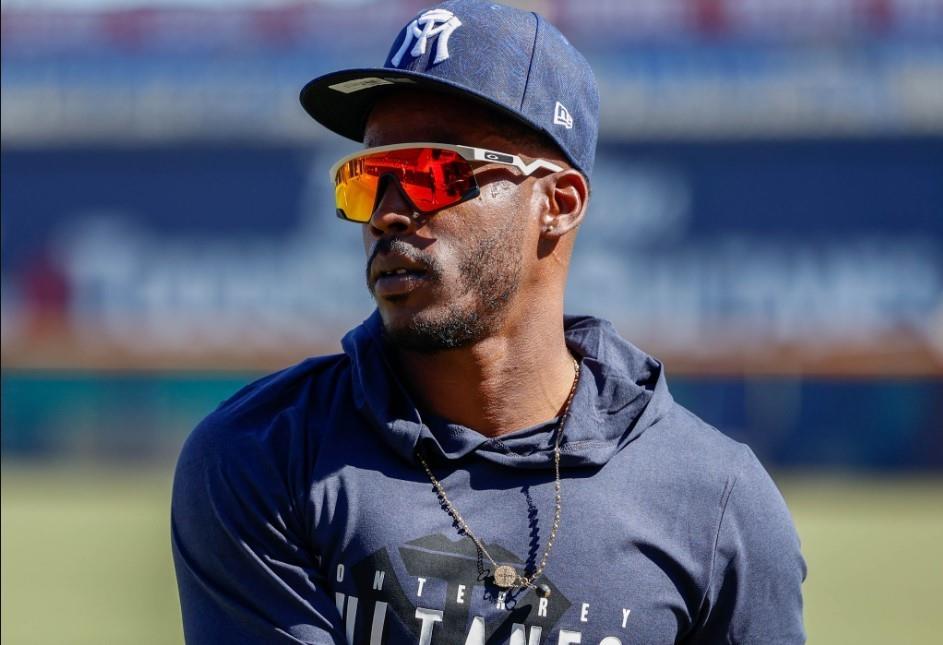 David Mena, jugador de béisbol en estadio Sultanes de Monterrey. Foto.Facebook