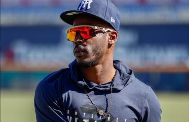 David Mena muestra su talento en el campo del estadio de Sultanes de Monterrey