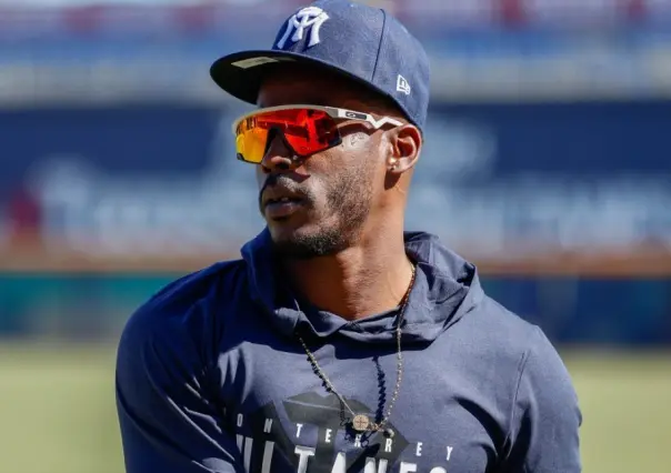 David Mena muestra su talento en el campo del estadio de Sultanes de Monterrey