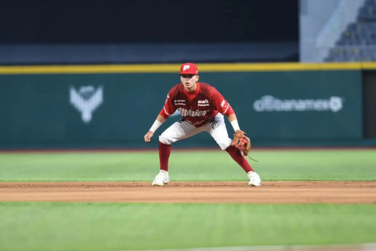 Firma pelotero de Los Cabos Ichiro Cano con Reds de Cincinnati
