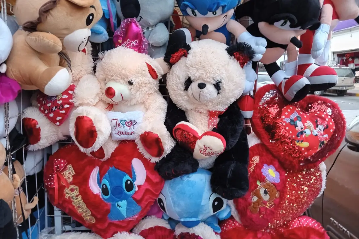 Monos de peluche inundan los comercios en Los Cabos. Foto: Irving Thomas / POSTA BCS
