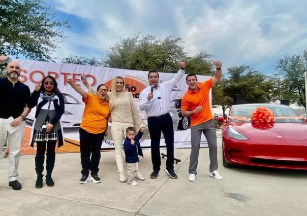 Santa Catarina premia a ganadores de autos Tesla por pagar el Impuesto Predial