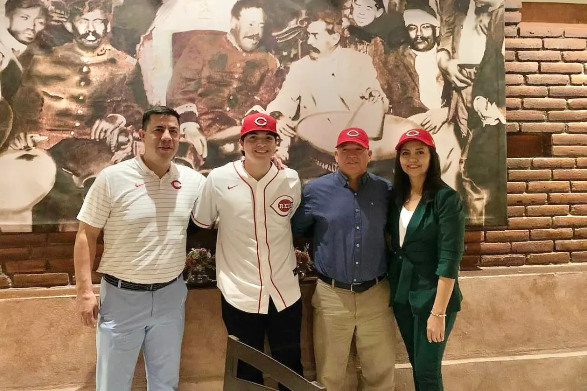 Firma pelotero de Los Cabos Ichiro Cano con Reds de Cincinnati