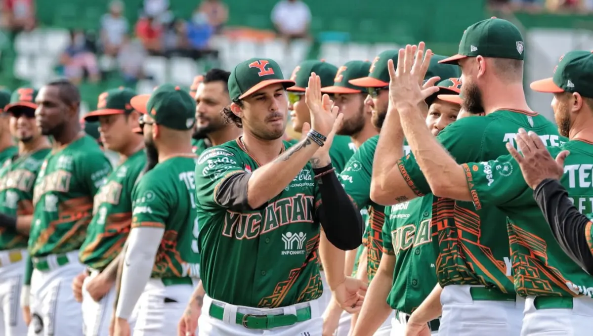 Josh Fuentes jugó con Leones en la temporada de verano en 2022 Foto: LMB