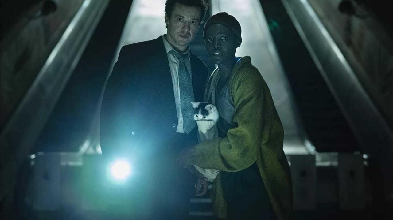 Lupita Nyongo y Joseph Quinn comparten escena en Un Lugar en Silencio: Día Uno. Foto: Paramount Pictures / Entertainment Weekly