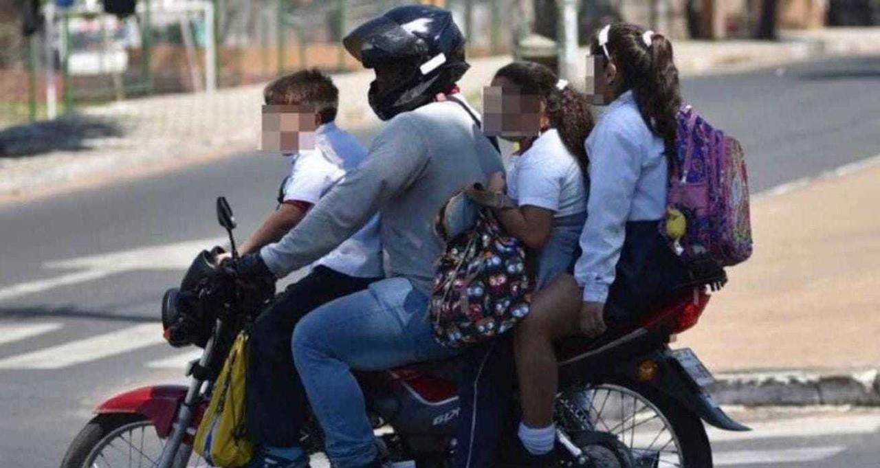 Urgen reformas para regular transporte de menores de edad en motocicletas. Foto: Especial