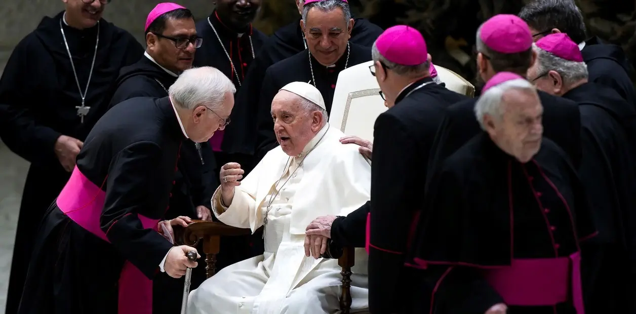 El Sumo Pontífice ha señalado que es injusto escandalizarse por esta práctica, mientras que se bendice a otras personas que podrían haber cometido pecados graves. Foto: EFE