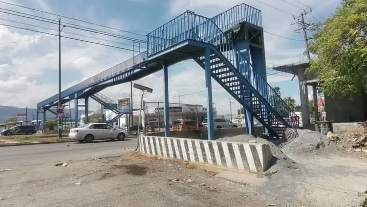 Puentes peatonales clausurados. Foto: Redes Sociales