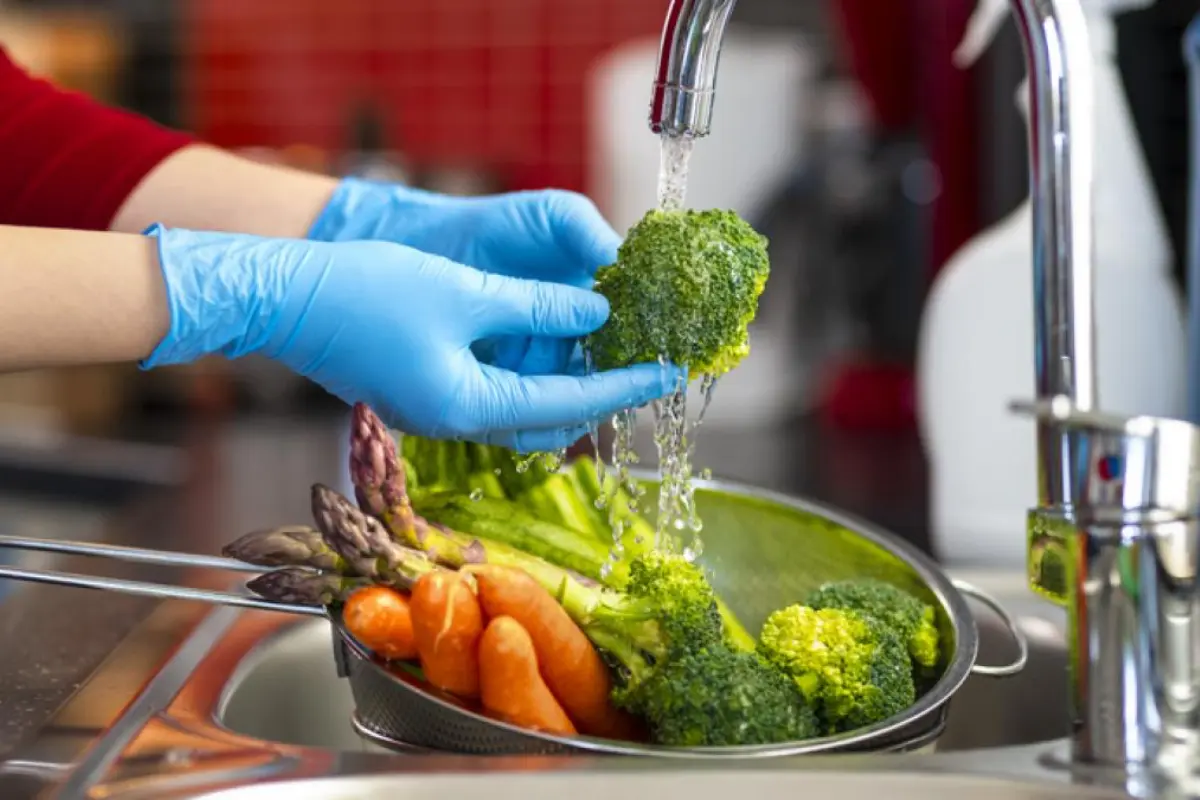 Prevé Salud brotes de enfermedades por escasez de agua