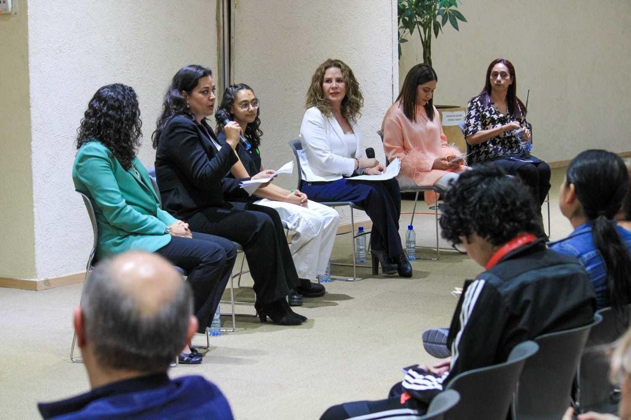 Las mujeres compartieron experiencia sobre sus carreras profesionales. (Fotografía: UAdeC)